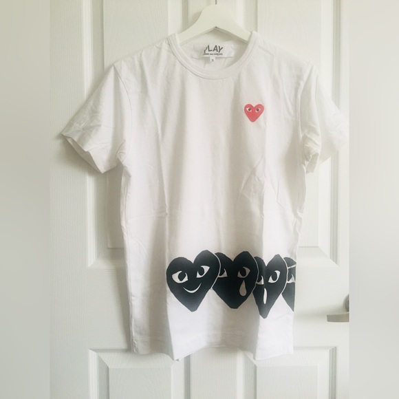 COMME DES GARÇONS PLAY 
Play’s iconic Black-face Heart T-Shirt - Picture 1 of 5